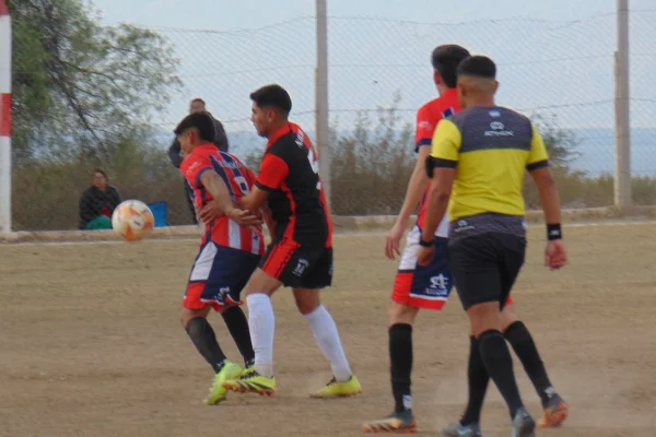 Los Andes lo aguantó y sigue arriba en la Zona B del Torneo