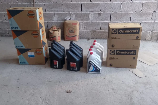 Investigaciones secuestró lubricantes tras un allanamiento en Anjullón.