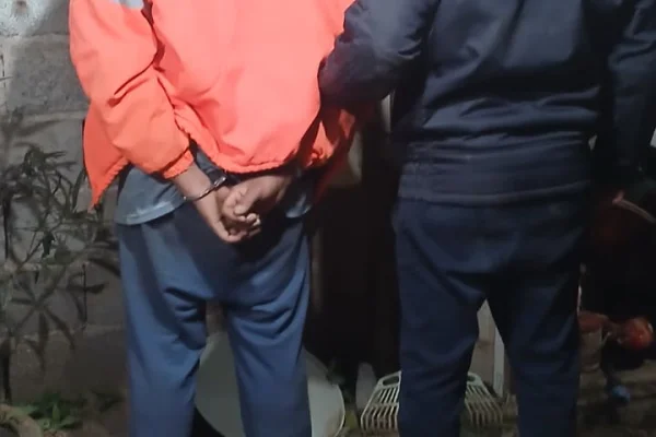 Detuvieron a un sujeto que intentó atacar con un hacha a la familia de su ex-pareja
