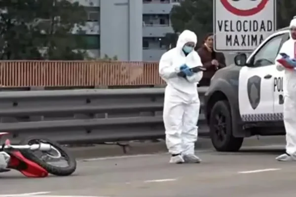 Choque en el Puente Pueyrredón: murió un motociclista y buscan al conductor que huyó