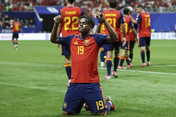 España pisó fuerte, goleó a Arabia Saudita y se acerca a la próxima fase
