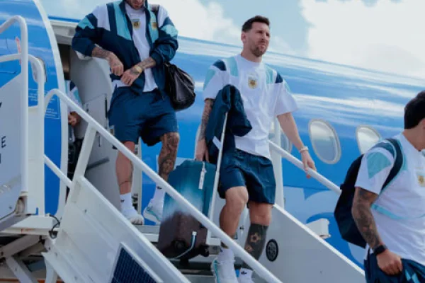 La Selección argentina llegó a Dallas en la previa del partido ante Austria