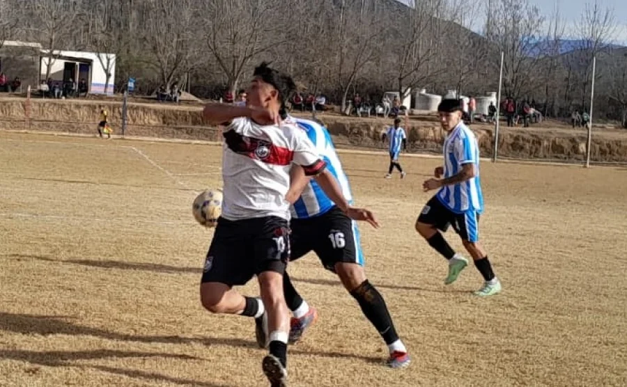 Talleres le gan&oacute; a Los Tuneros en el primer turno.