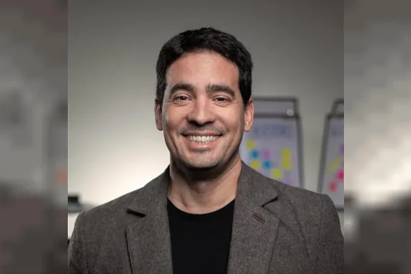 Asume Adrián Ravier, el nuevo vocero: su primera actividad y el perfil de la Vocería Presidencial