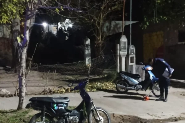 Choque de motos deja tres heridos en el barrio Puerta de la Quebrada