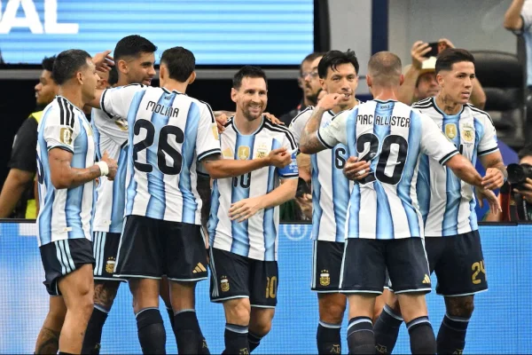 Con un Messi histórico, Argentina venció 2-0 a Austria y se metió a los 16avos