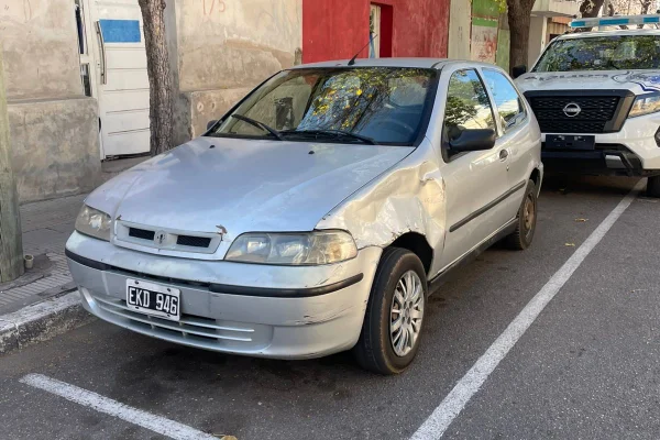 Detuvieron a un hombre por presunto intento de robo en un auto