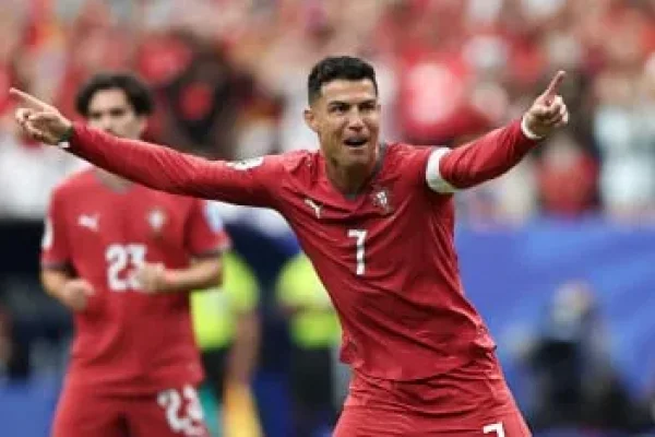 Portugal goleó 5-0 a Uzbekistán con doblete de Cristiano Ronaldo
