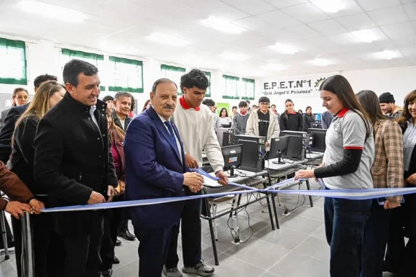 Quedó inaugurada la sala de computación de la EPET N1 de Chilecito.
