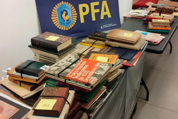 Tesoro histórico argentino recuperado: la PFA rescató más de 200 documentos vinculados a San Martín y otros próceres nacionales valuados en 100 mil dó
