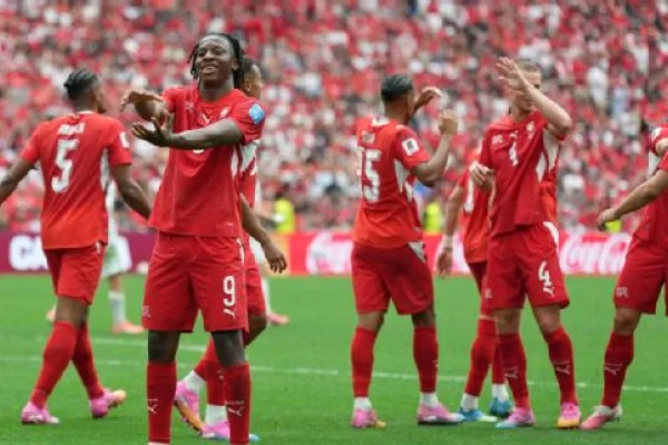 Suiza batalló, le ganó a Canadá y se quedó con la cima del grupo B