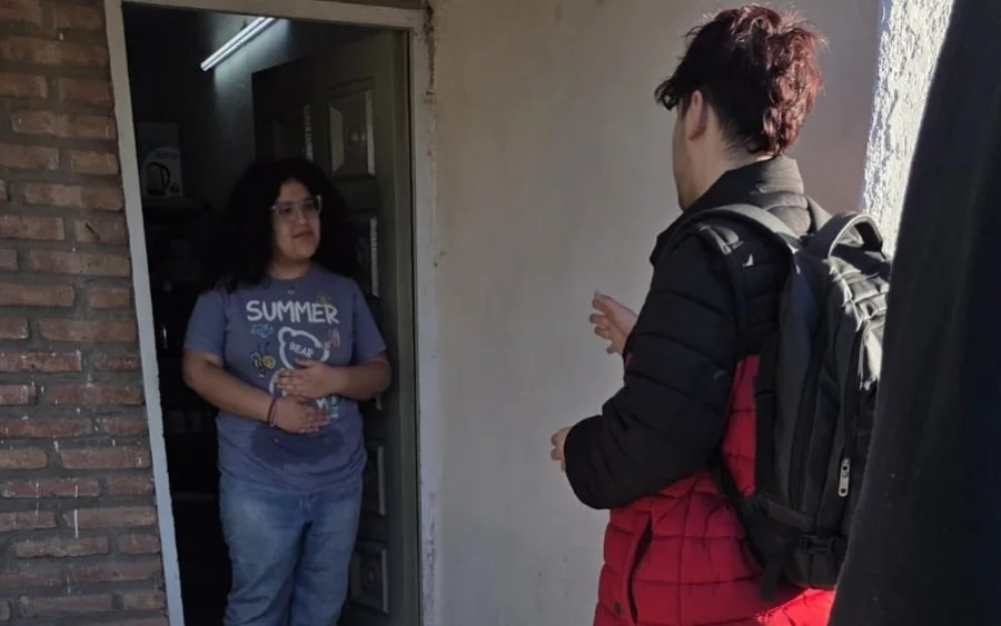 Modalidad de plogging. Una pr&aacute;ctica que combina caminata y recolecci&oacute;n de residuos reciclables, promoviendo h&aacute;bitos saludables y el compromiso con el entorno.