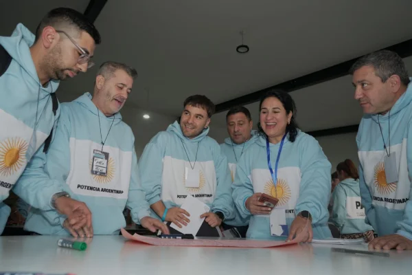 Buscan líderes emergentes de La Rioja para formar parte de Potencia Argentina 2026