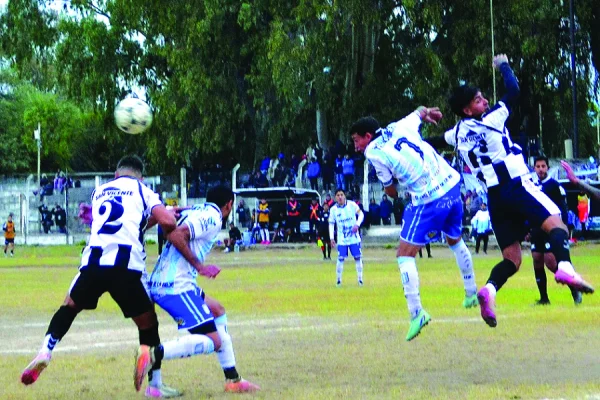 Fútbol: Otros dos partidos le dan continuidad a la fecha