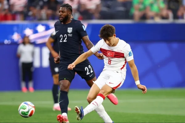 Estados Unidos cayó con el eliminado Turquía e igual terminó ganando el Grupo D