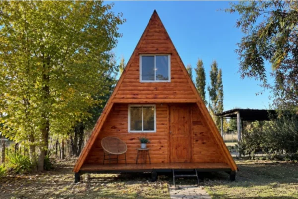 Ya se venden casitas alpinas de madera a $9.2 millones: vienen con baño completo y se montan en cuatro días