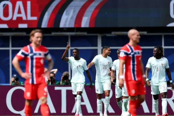 Francia goleó a Noruega y se quedó con el Grupo I