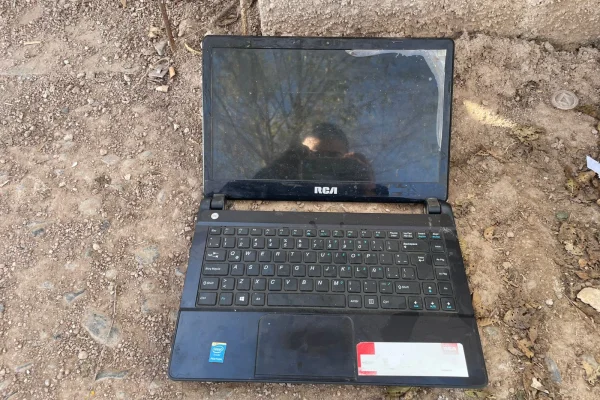 Recuperan una lapto robada tras una investigación policial en el barrio Francisco I