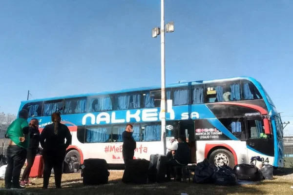 Un colectivo que trasladaba a pasajeros riojanos sufrió un ataque a balazos en Tucumán