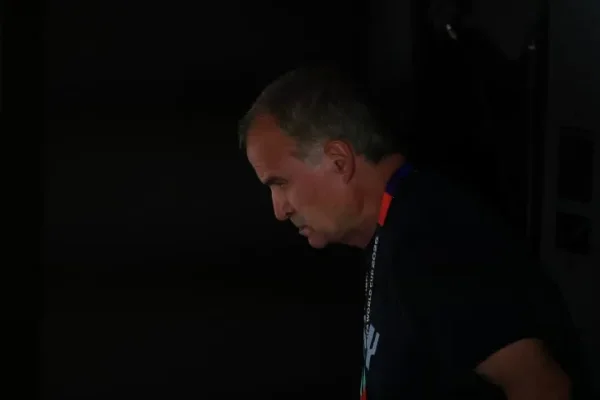 En Uruguay revelaron detalles de la última charla de Bielsa con el plantel tras la eliminación del Mundial: “Me dejaron solo”