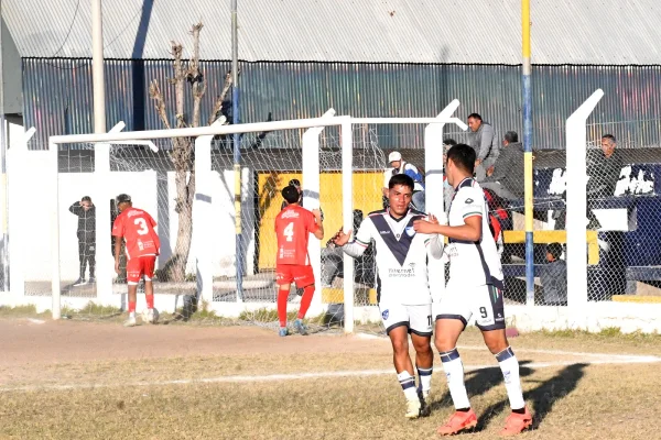 Fútbol: Vélez se llevó un valioso triunfo ante Riojano