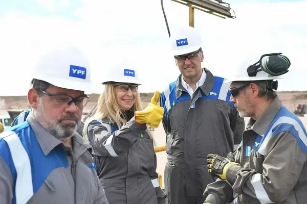 Adorni dejará también su cargo en YPF tras su salida del Gobierno