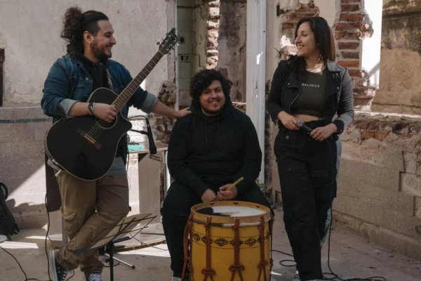 La banda riojana Gredales recibió un premio Mercedes Sosa