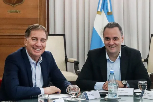 El Gobierno activó el traspaso: mañana se reúnen Santilli y Adorni