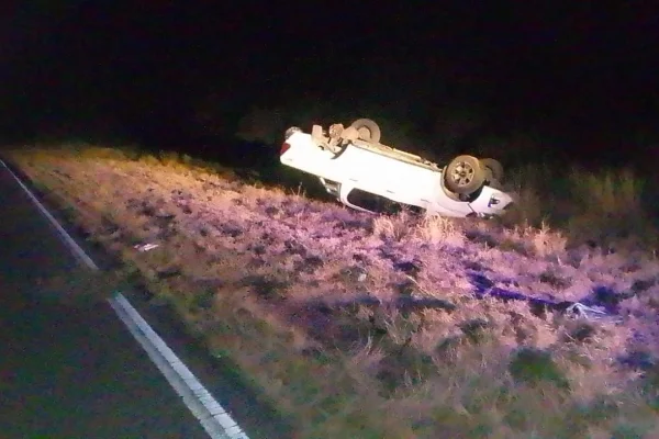 Una camioneta volcó en Ruta 38 y dejó dos heridos