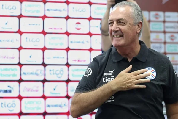 Gustavo Alfaro, el DT argentino que llevó a Paraguay a una histórica clasificación ante Alemania