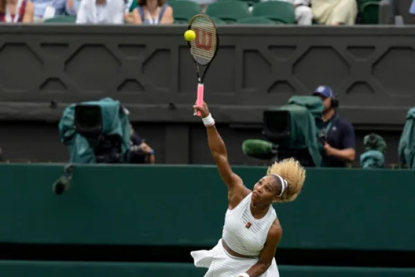 Serena Williams perdió en su regreso al tenis profesional frente a Maya Joint