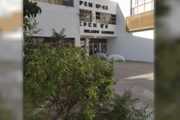 Neuquén: un alumno fue armado al colegio y baleó a un compañero