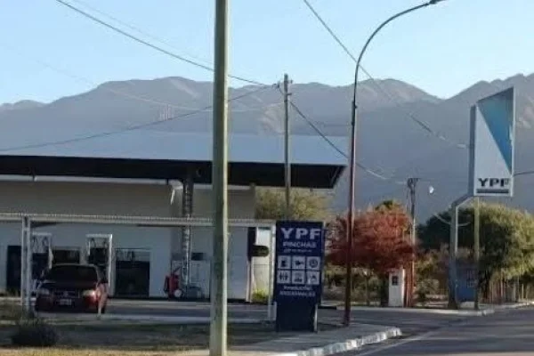 A punta de cuchillo robaron la recaudación a la YPF de Pinchas