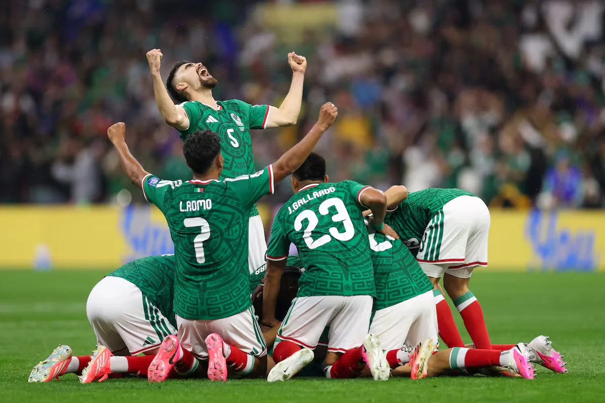 México rompió el maleficio del "quinto partido" y vuelve a ilusionarse en un Mundial