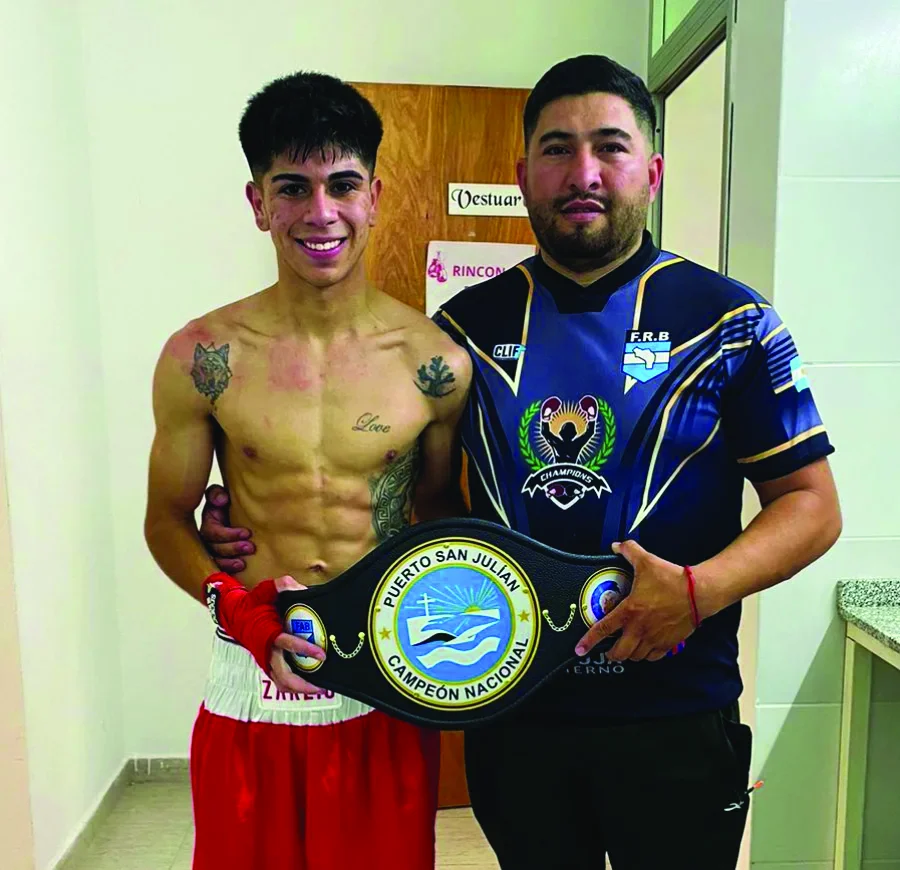 Diego Nieto (junto al entrenador Ram&oacute;n Cabrera) es bicampe&oacute;n Regional y campe&oacute;n Nacional 2024.