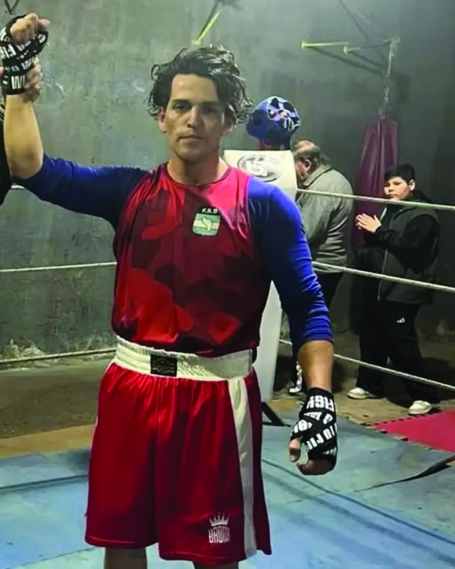 Franco Andines le gan&oacute; la eliminatoria a Apolo Romero.
