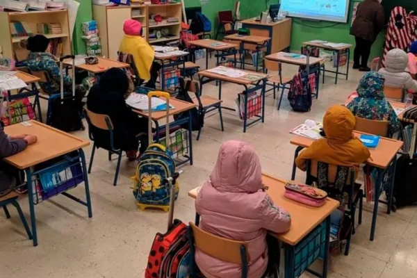 Educación autorizó a las escuelas a flexibilizar horarios ante la alerta por frío extremo