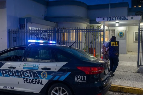 Detienen a un hombre por presunto comercio de sustancias en la Capital