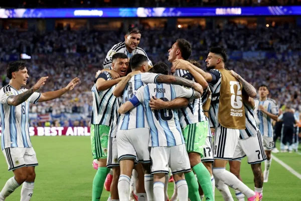 Argentina  pasó a octavos de final tras un infartante  3 a 2 frente a Cabo Verde