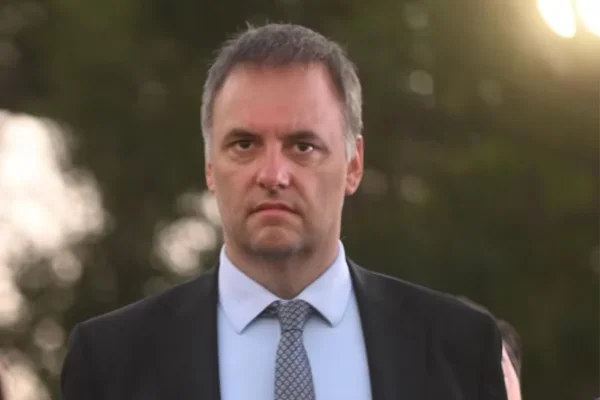 La Justicia le prohibió salir del país a Manuel Adorni en medio de la investigación por enriquecimiento ilícito