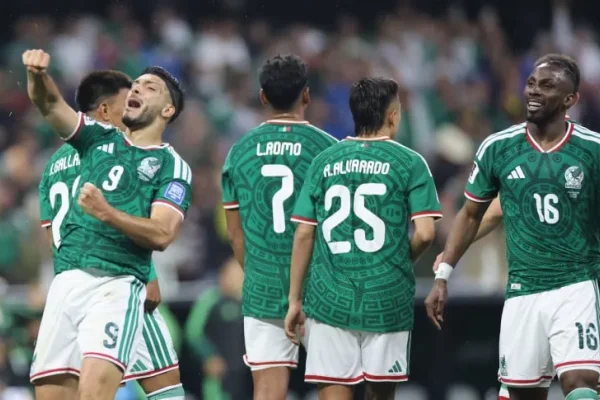 México-Inglaterra se demoró una hora por tormentas eléctricas