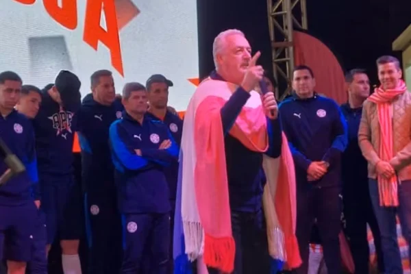 Multitudinario recibimiento a Paraguay tras su histórico Mundial