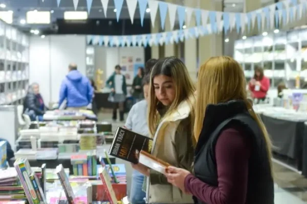 Fuerte despliegue de Asuntos Estudiantiles en el stand de la UNLaR