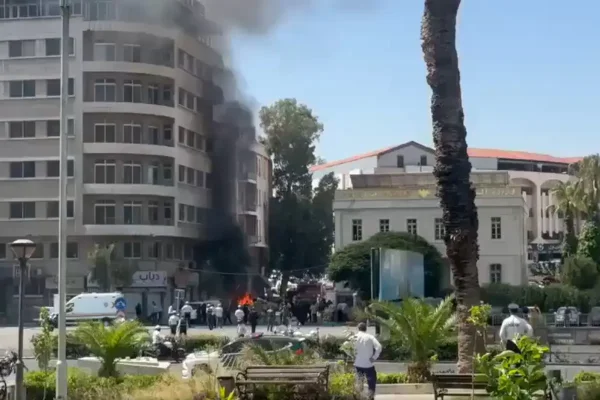 Explotaron dos bombas cerca del hotel donde se aloja Emmanuel Macron en su visita a Siria