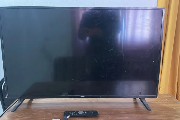 Un jóven empeñó el televisor de su madre y la policía lo recuperó