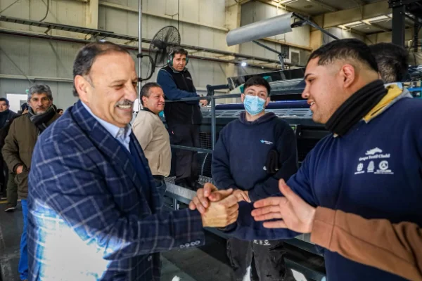 Quintela anunció la apertura de dos plantas industriales y cruzó la política económica nacional: 