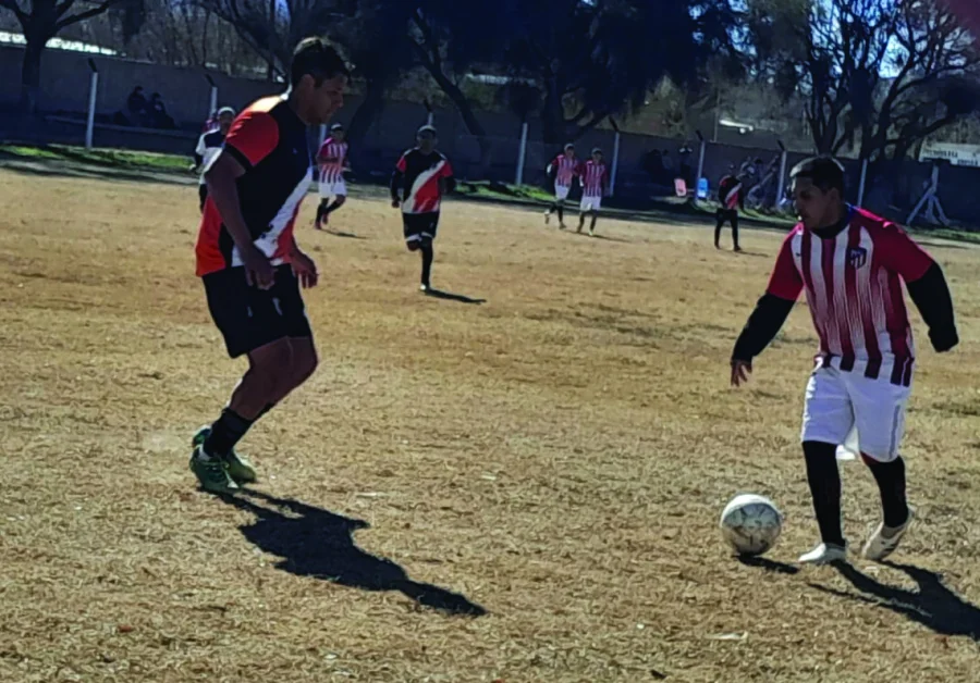 Cerro del Velazco se llev&oacute; la victoria que le permite ser l&iacute;der.