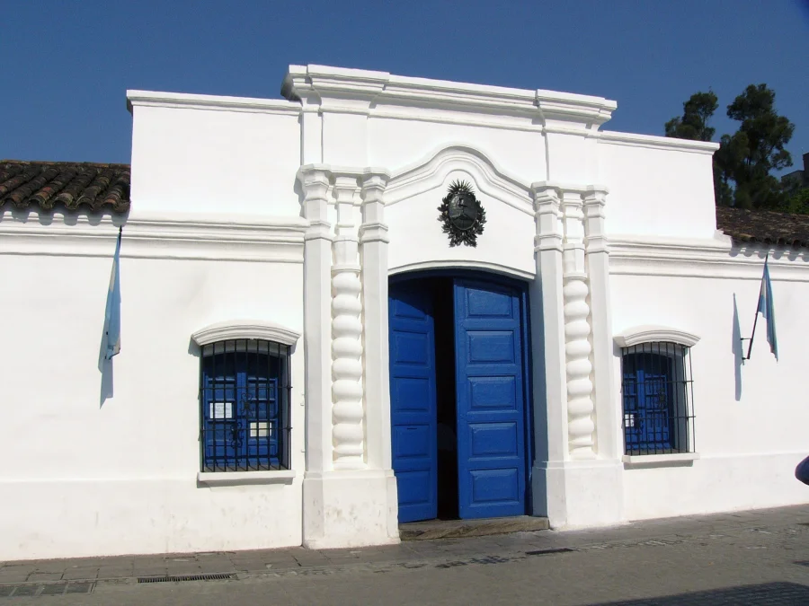 Casa de Tucum&aacute;n. a declaraci&oacute;n fue realizada en la Casa de Tucum&aacute;n, ubicada en la ciudad de San Miguel de Tucum&aacute;n, donde sesionaba la asamblea.