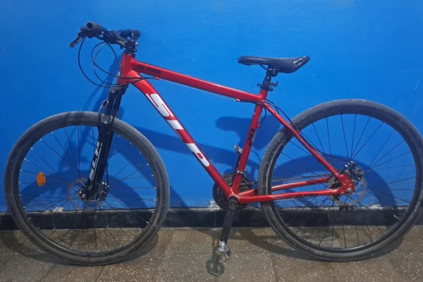 Quisieron vender una bicicleta robada, vieron a la Policía y escaparon