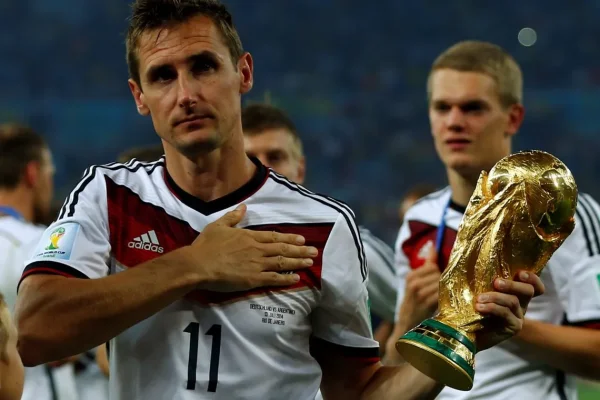 Klose reveló el gesto que tuvo Messi al superar su récord de goles en Mundiales